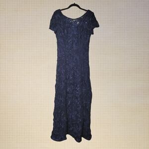 Contemporary Elegant Alex Evenings Sequin Floral Lace Evening Dress Size 6 U.S.